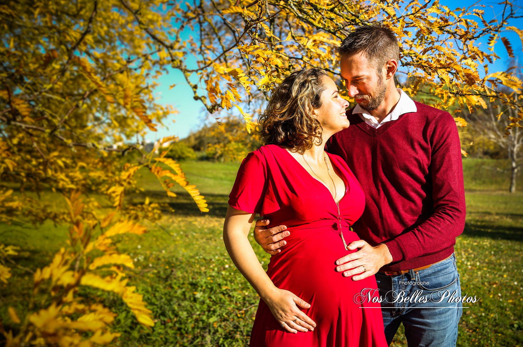 Photographe femme enceinte Mougins, séance photo grossesse, shooting femme enceinte en extérieur à Mougins