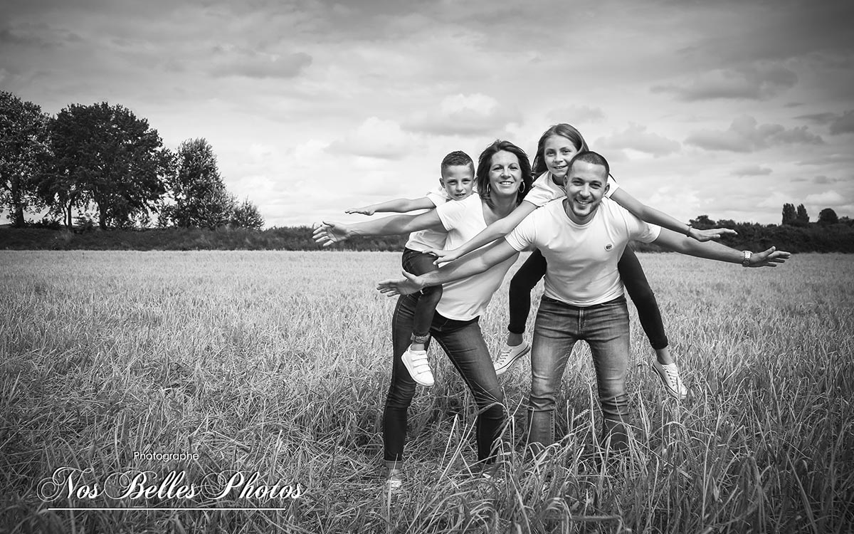Séance photo de famille en extérieur