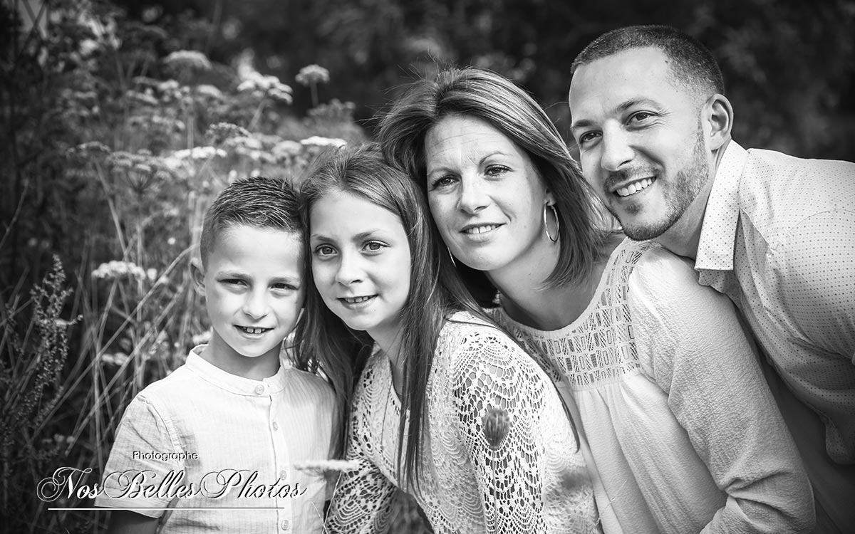 Photographe de famille à Auribeau-sur-Siagne, shooting photo famille à Auribeau-sur-Siagne, Châteauneuf-Grasse, La Turbie, Le Bar-sur-Loup, Saint-Martin-du-Var, L'Escarène, Peille, Èze et sur la Côte d’Azur
