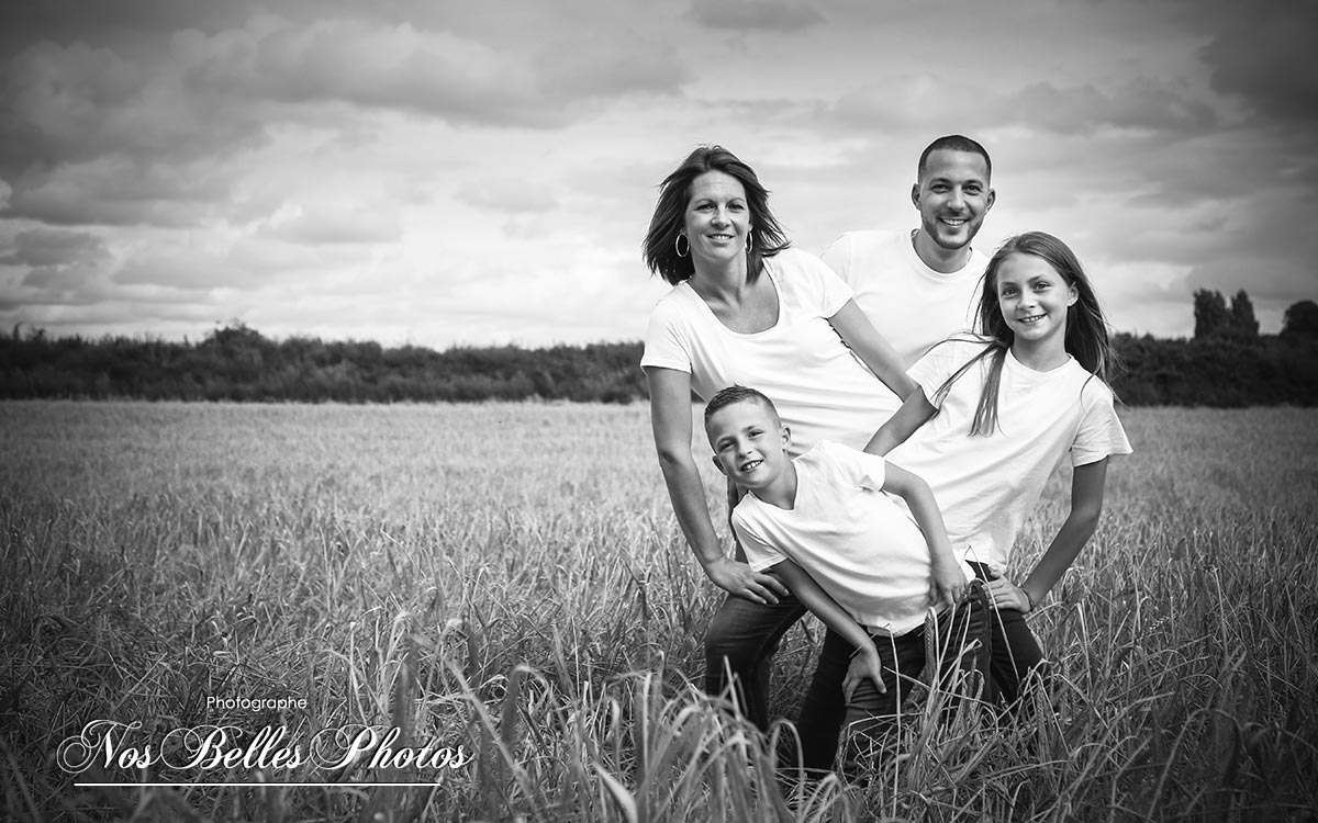 Photographe de famille à Grasse, shooting photo famille à Grasse, Cap-d'Ail, Drap, Gattières, Saint-Jeannet, Le Rouret, Tourrettes-sur-Loup, Saint-Cézaire-sur-Siagne, Sospel et sur la Côte d’Azur