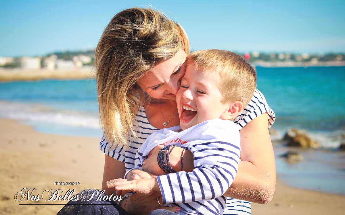 Photographe famille à Juan-les-Pins, séance photo de famille Juan-les-Pins, shooting famille Juan-les-Pins