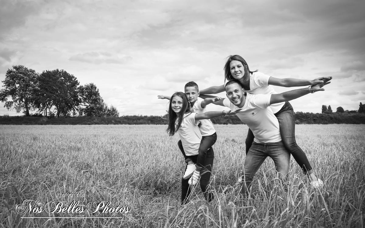 Photographe famille Grasse, prix shooting photo famille en extérieur à Grasse