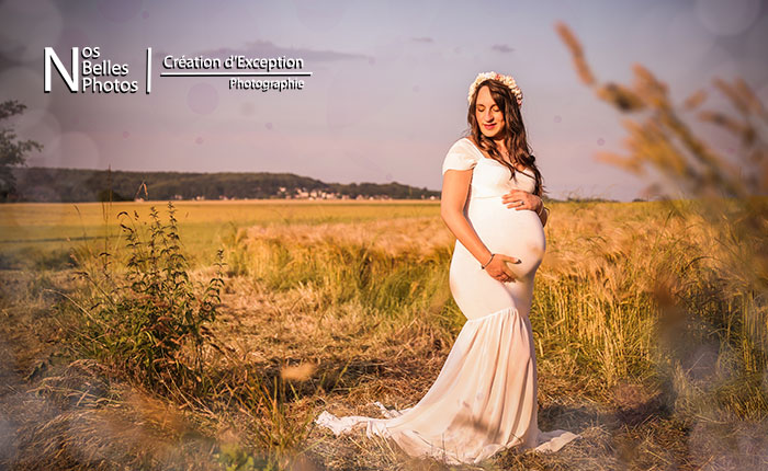 Photographe shooting grossesse extérieur, séance photo de grossesse, femme enceinte, maternité, future maman en extérieur